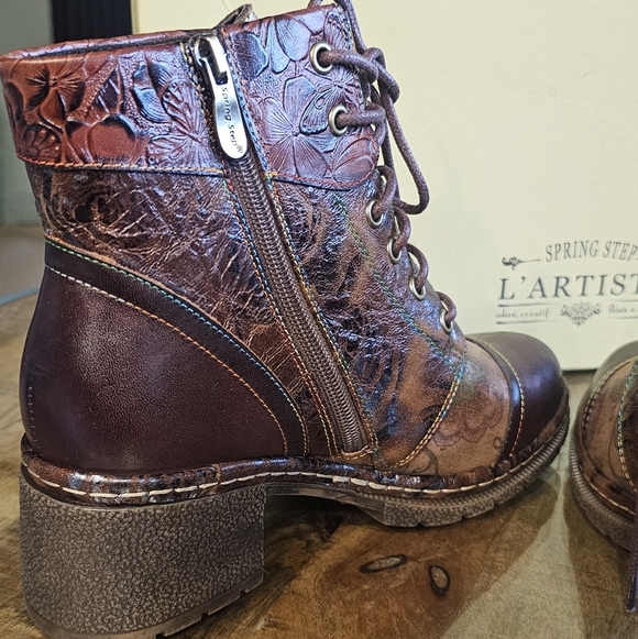 Floral Lace-Up Boots in Brown and Gold - Picture 6 of 9